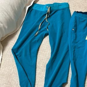 Figs teal Livingston pant in small